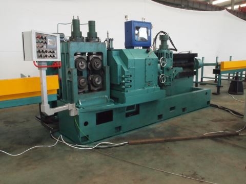 Stroj na rovnanie rúrok na uhlíkovú oceľ